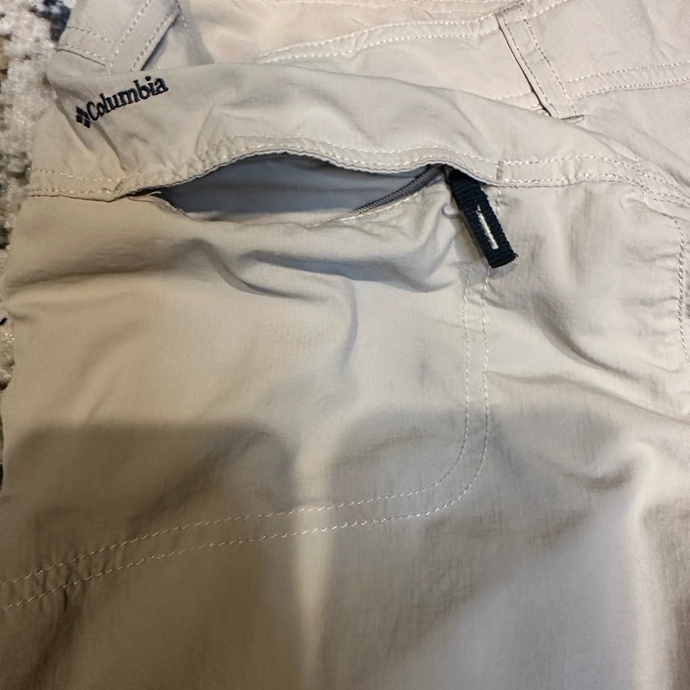 Columbia Beige Cargo Shorts - Picture 5 of 6
